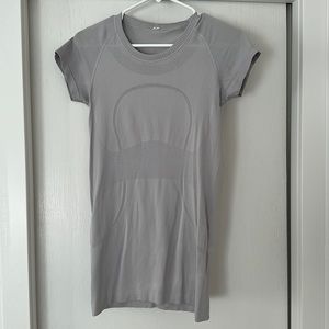 Lavender Lululemon workout top
